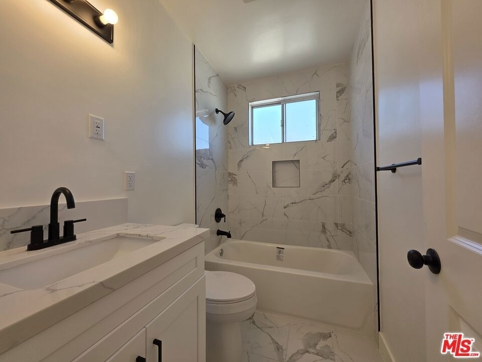 1185 W 22nd Street - Photo 19