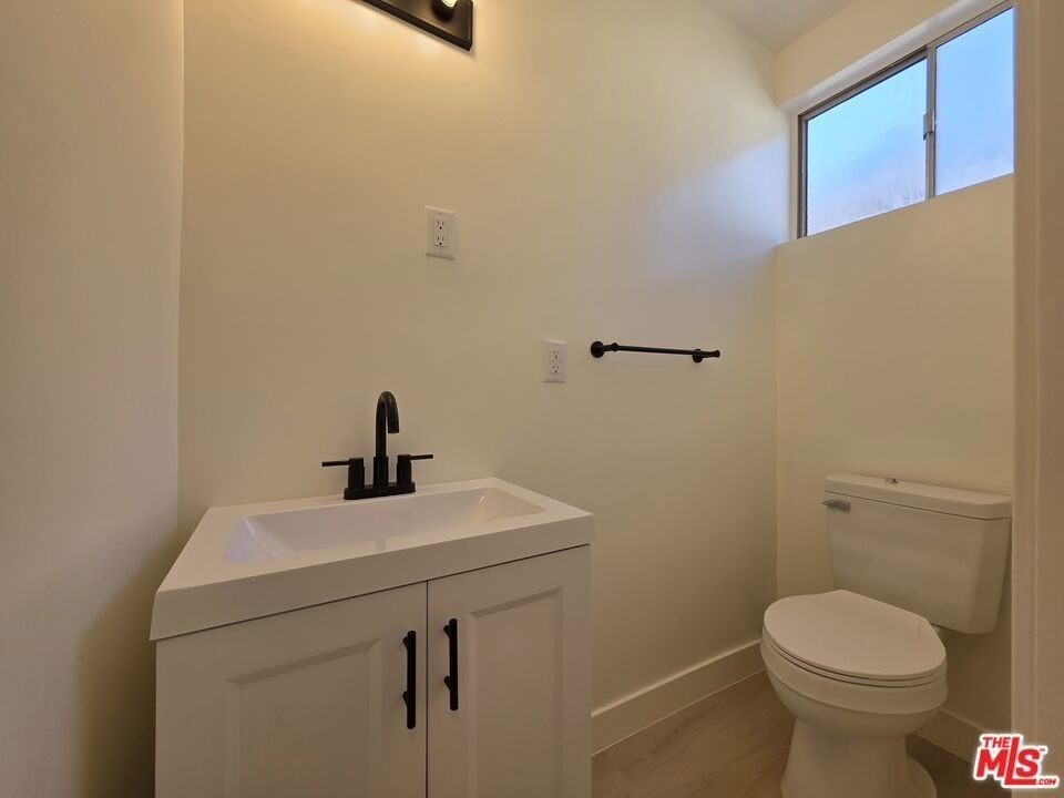 1185 W 22nd Street - Photo 28