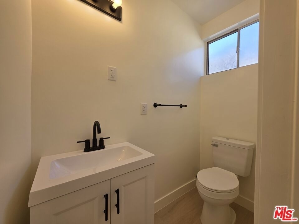 1185 W 22nd Street - Photo 22