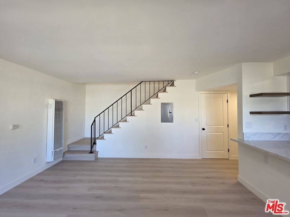 1185 W 22nd Street - Photo 32
