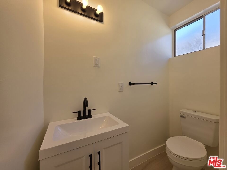 1185 W 22nd Street - Photo 27
