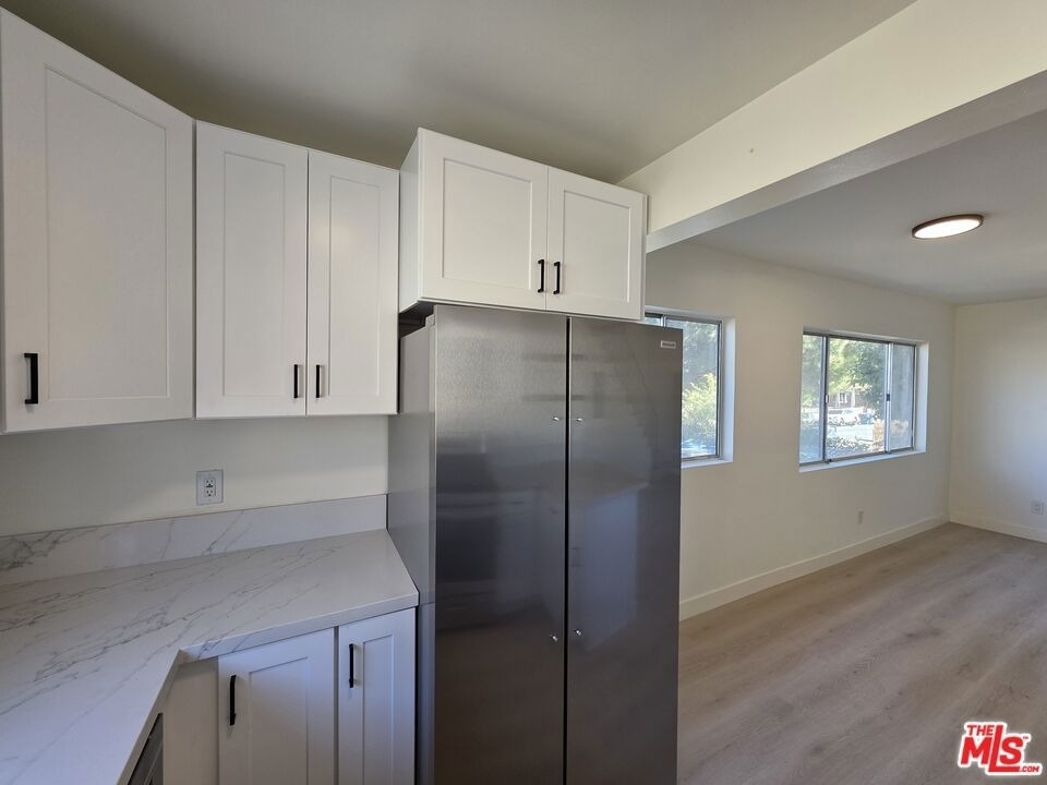 1185 W 22nd Street - Photo 8