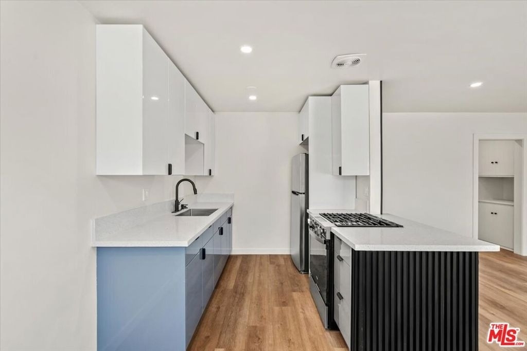 517 E 97th Street - Photo 3