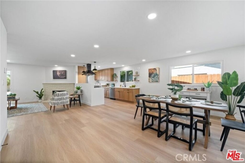 24155 Kittridge Street - Photo 2