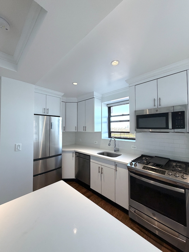 Beekman Place - Photo 1