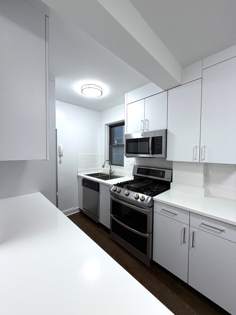 Beekman Place - Photo 1