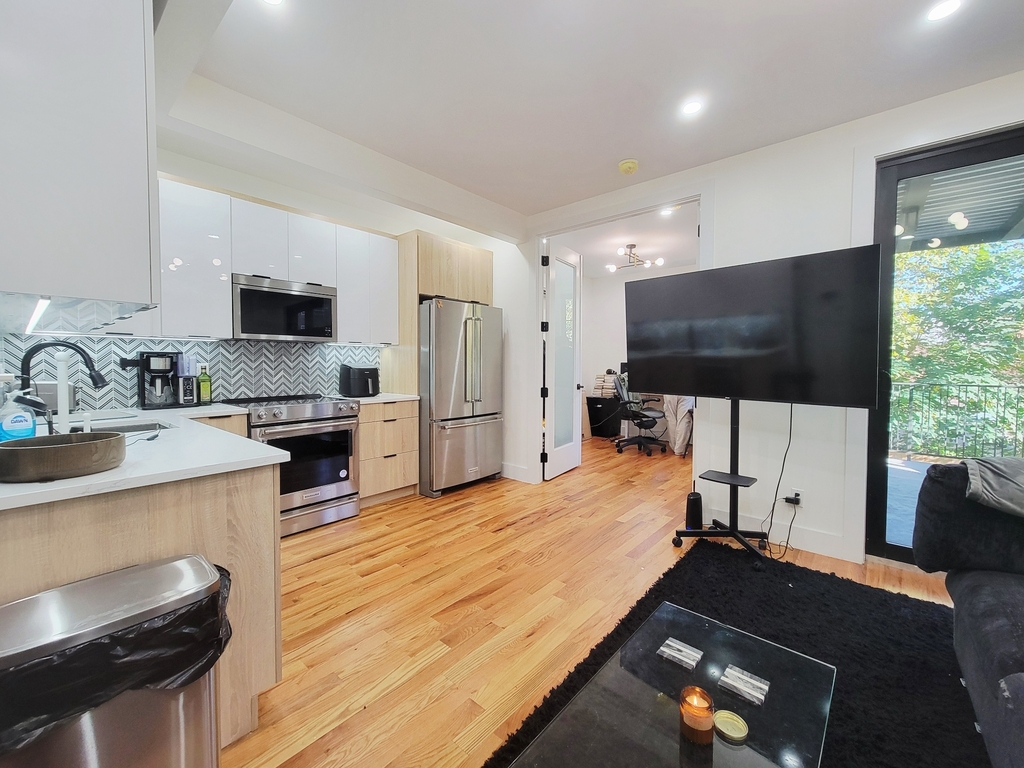 431 Columbia Street - Photo 0