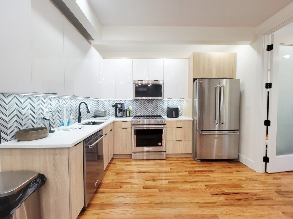 431 Columbia Street - Photo 2