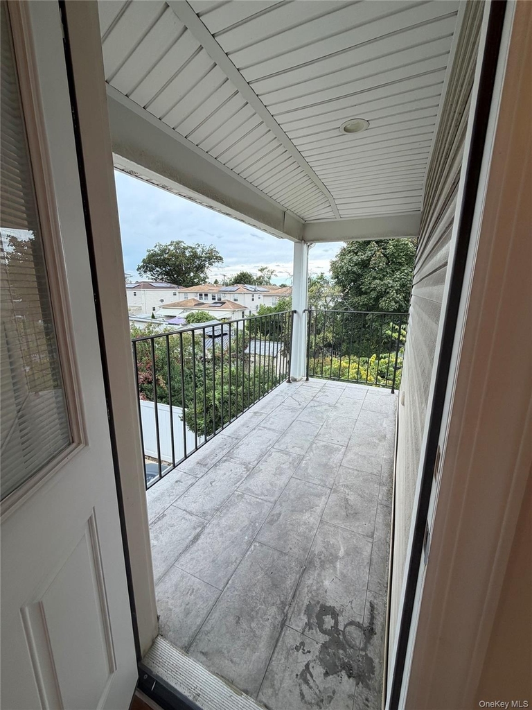 22924 Edgewood Avenue - Photo 10