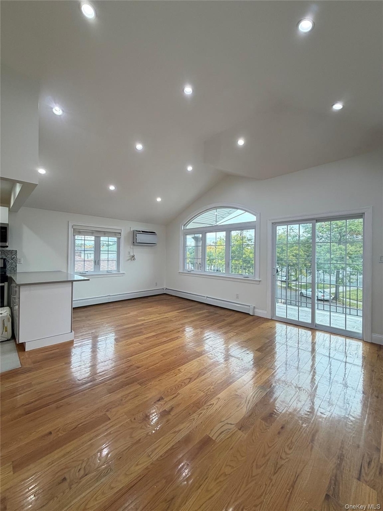 22924 Edgewood Avenue - Photo 2