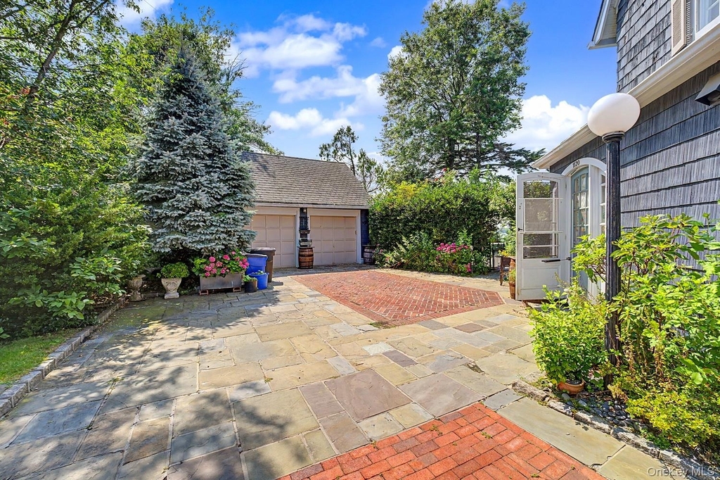 11-20 Shore Road - Photo 5