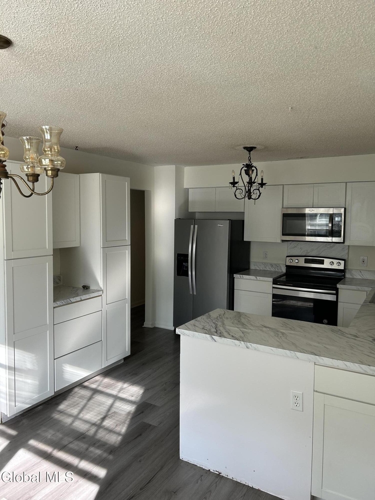 10 Carriage Way - Photo 12