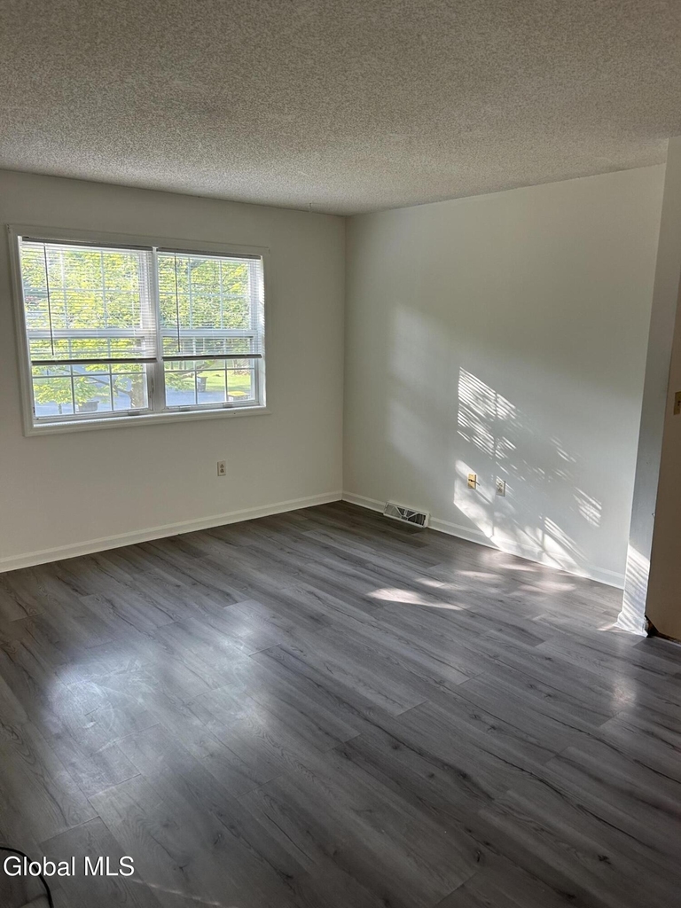 10 Carriage Way - Photo 11