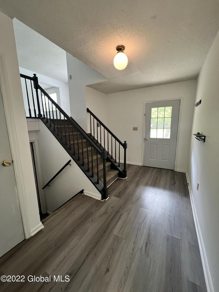 10 Carriage Way - Photo 2