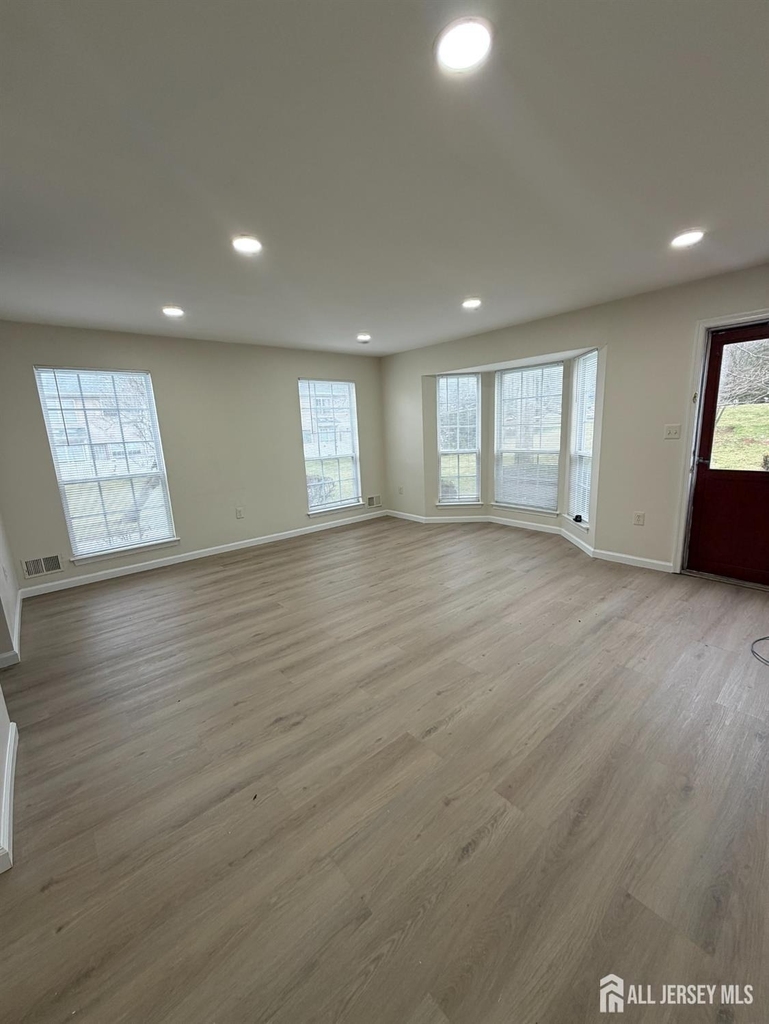 32 Columbus Drive - Photo 2