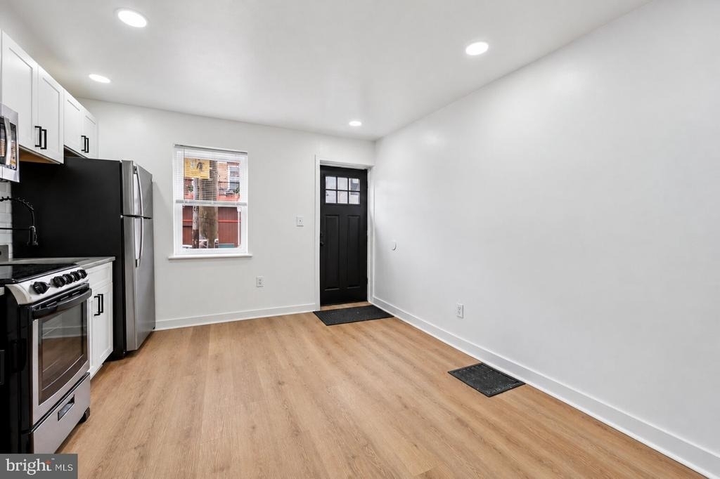 109 W Thompson Street - Photo 3