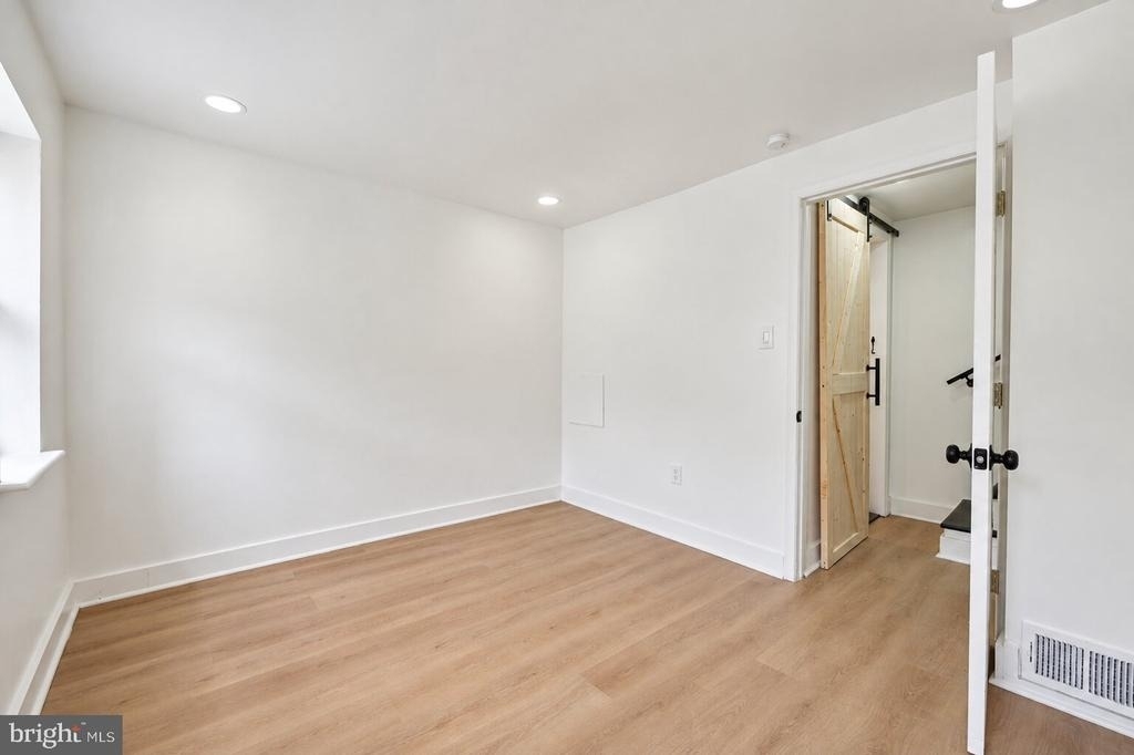 109 W Thompson Street - Photo 5