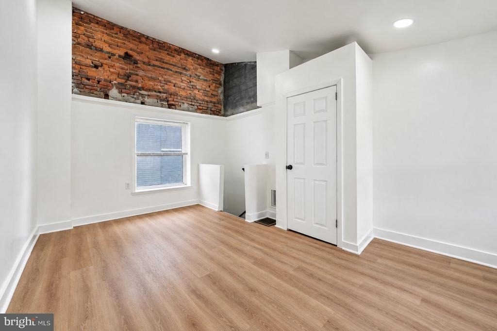 109 W Thompson Street - Photo 10