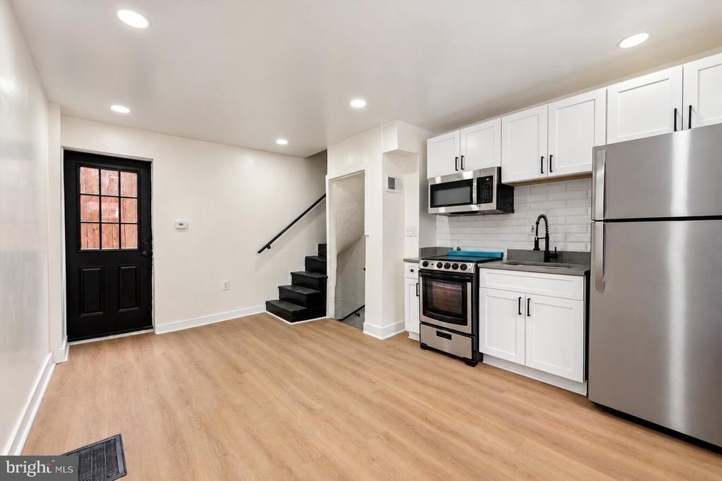 107 W Thompson Street - Photo 2