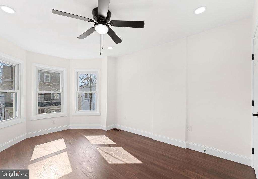 128 W Ingham Avenue - Photo 5