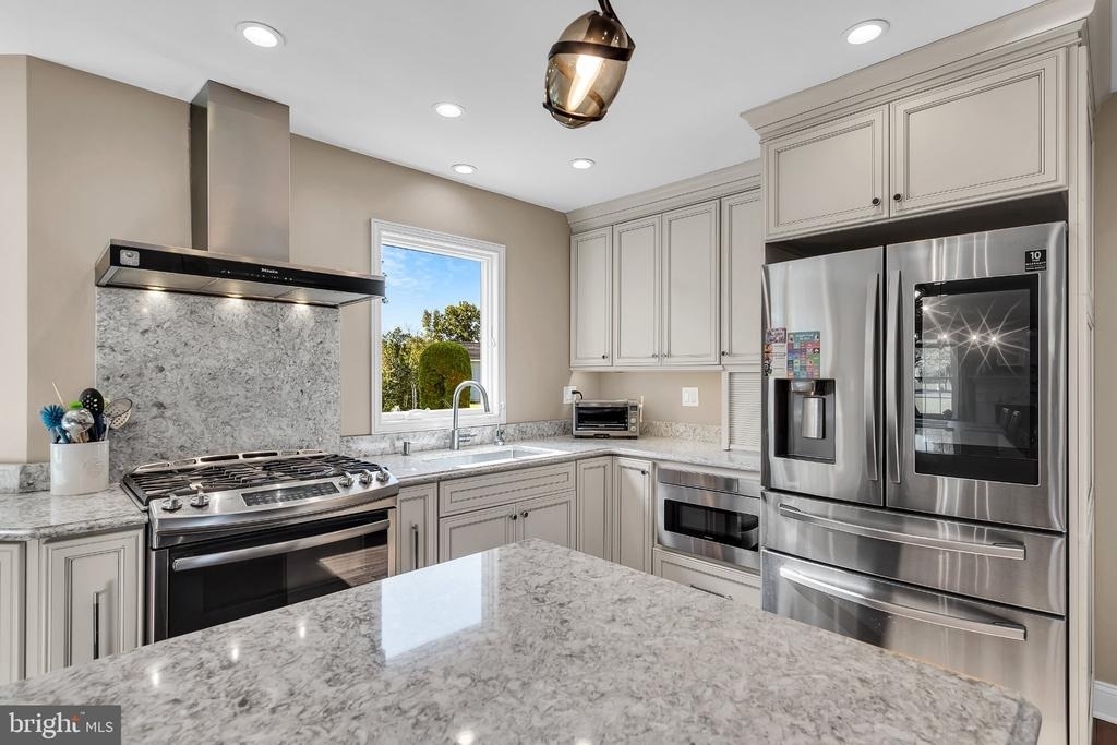 1 Clausen Court - Photo 2