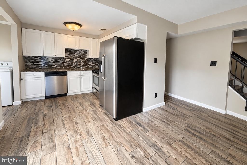 7 Madeley Court - Photo 2