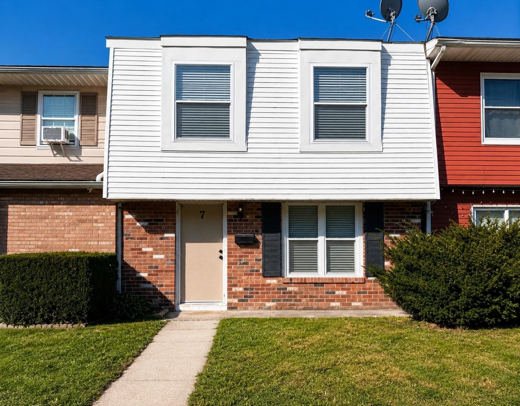 7 Madeley Court - Photo 0