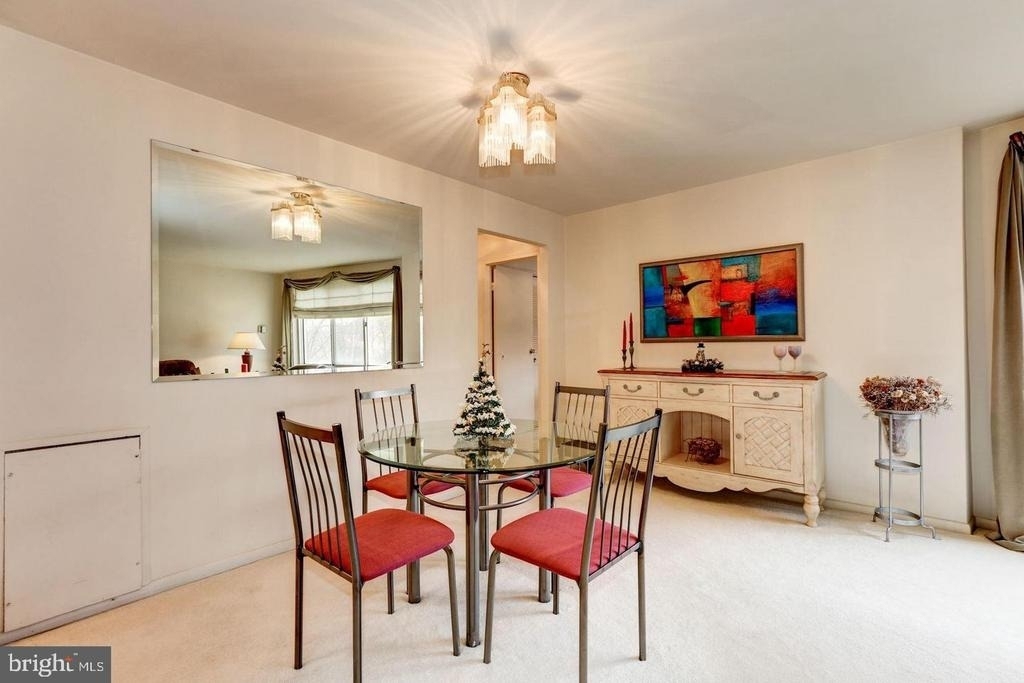 10201 Grosvenor Place - Photo 2