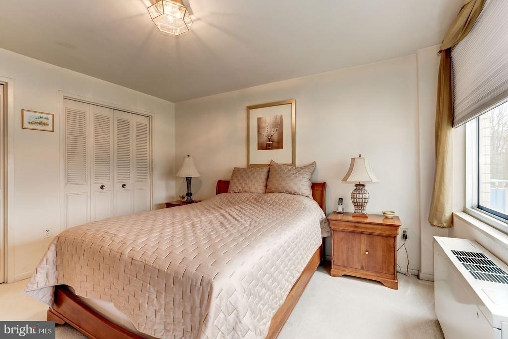 10201 Grosvenor Place - Photo 11