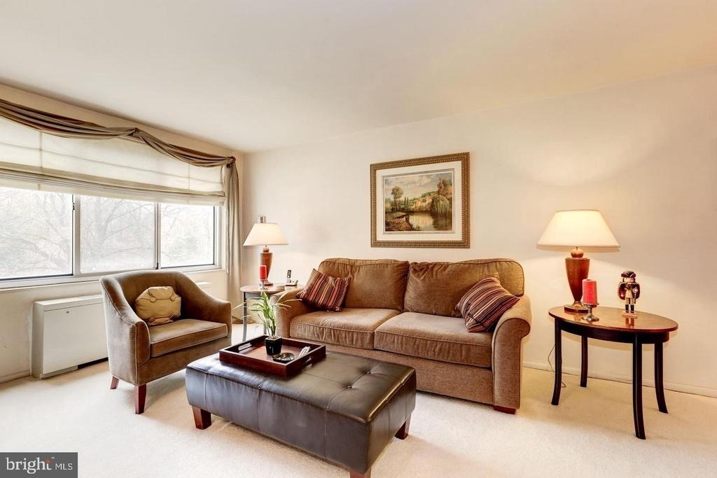 10201 Grosvenor Place - Photo 3