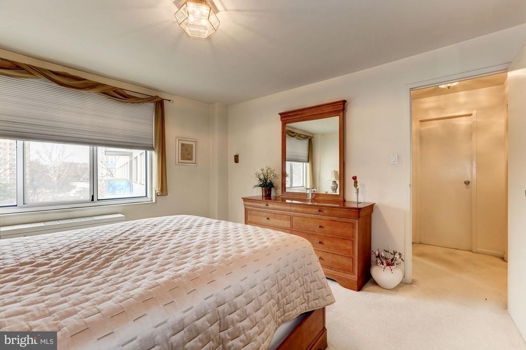 10201 Grosvenor Place - Photo 10