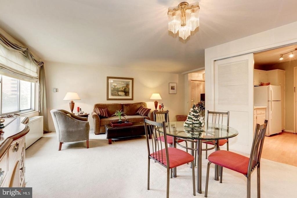 10201 Grosvenor Place - Photo 8