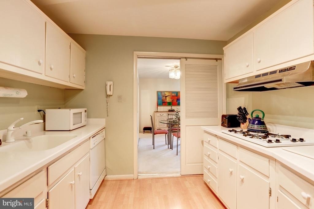 10201 Grosvenor Place - Photo 7