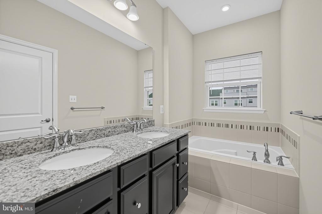 4446 Tulip Lane - Photo 5