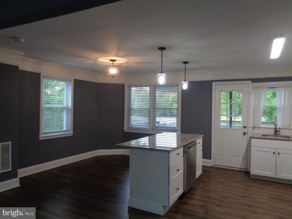 7607 Daniels Avenue - Photo 4