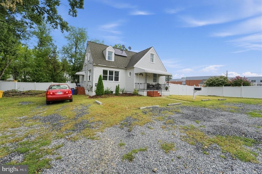 204 5th Avenue Sw - Photo 1