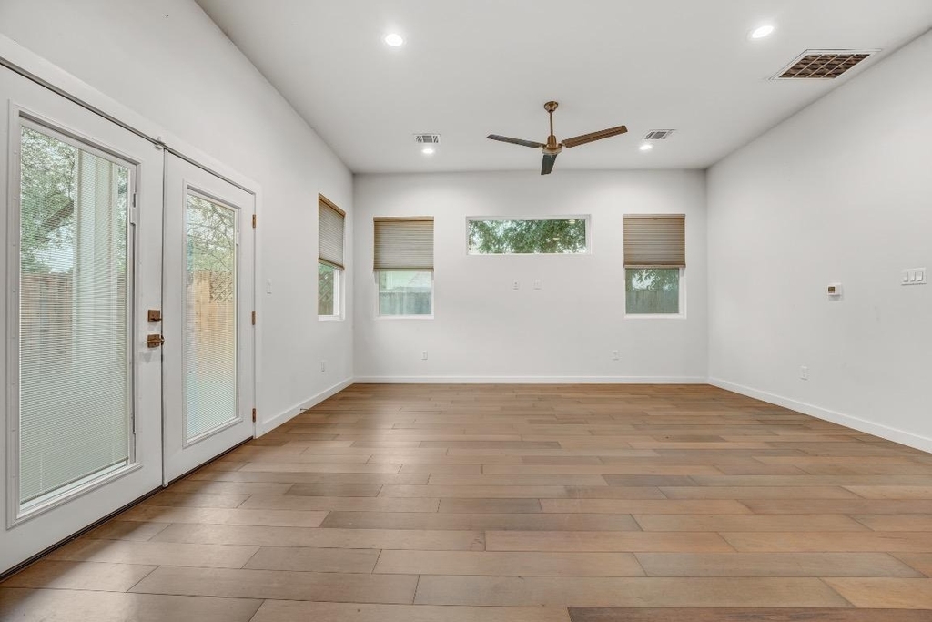 6406 Santos St - Photo 3