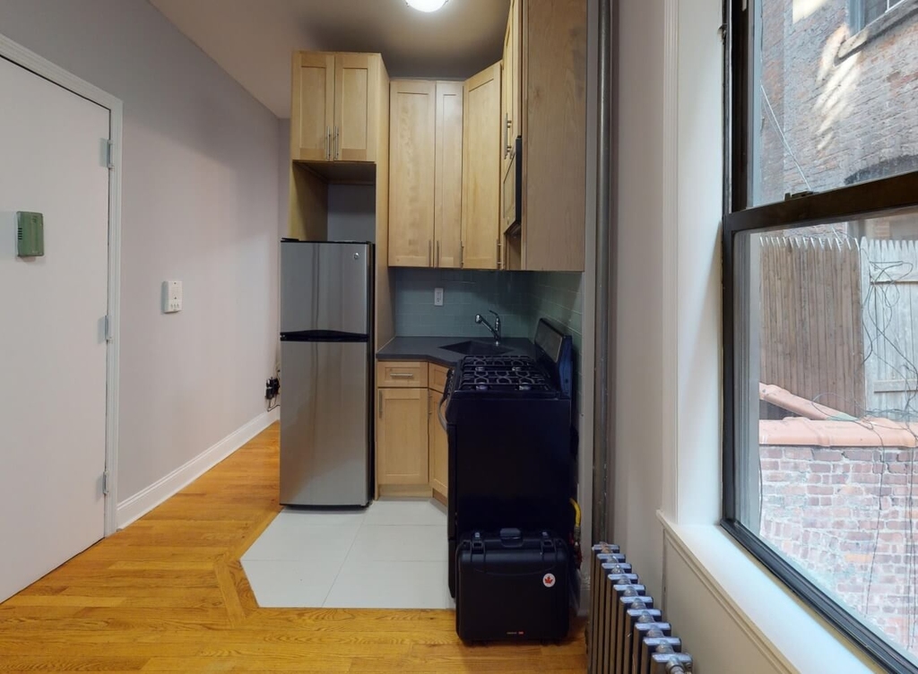 East 13th Street - Photo 3