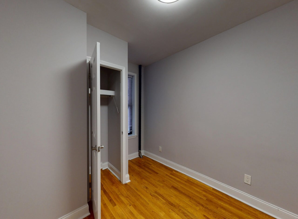 East 13th Street - Photo 4