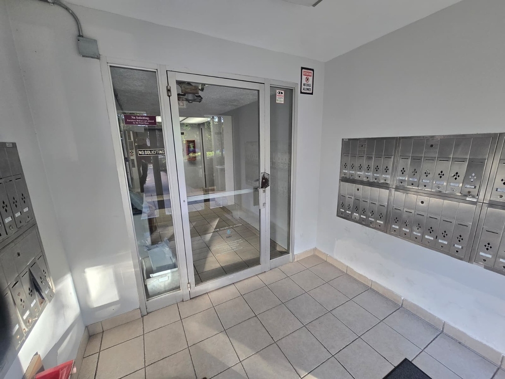 6161 N Hoyne Avenue - Photo 1