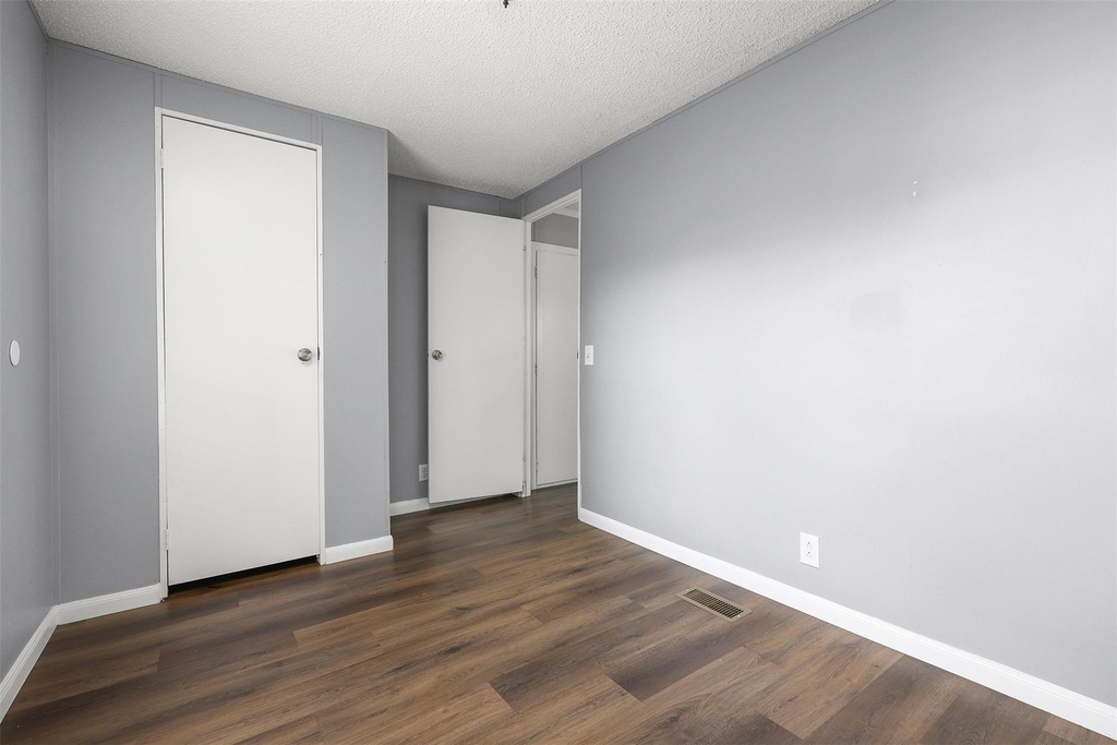 2222 N Austin Avenue - Photo 11