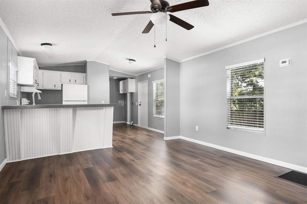 2222 N Austin Avenue - Photo 5