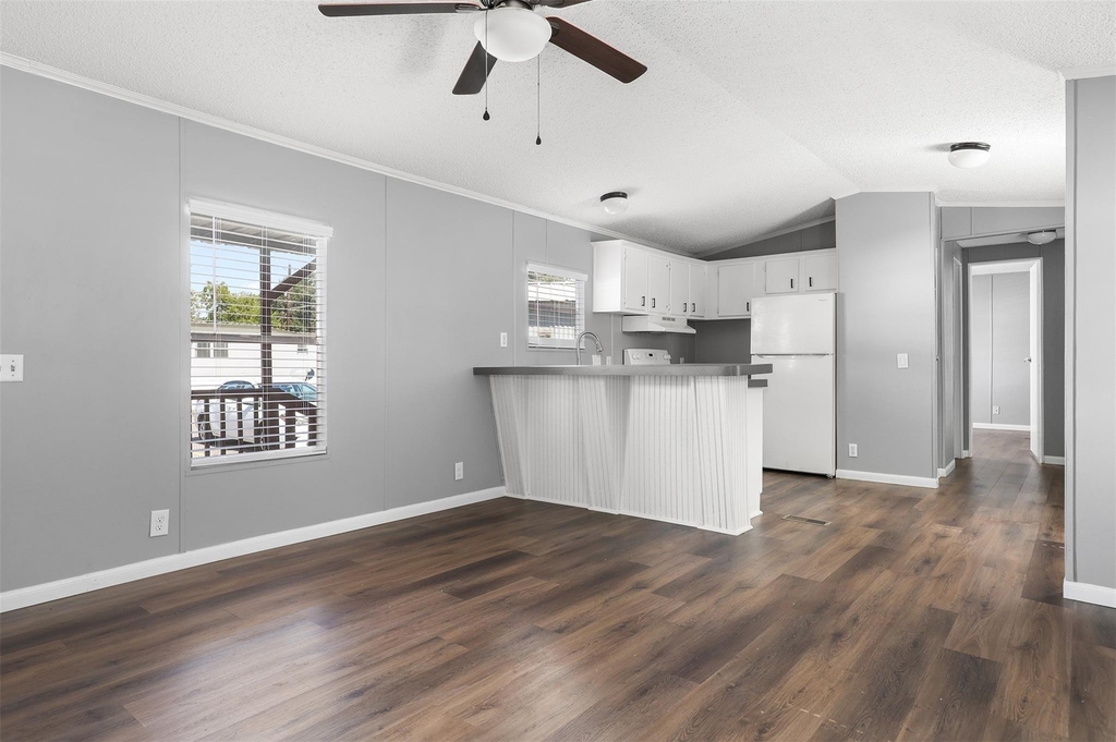 2222 N Austin Avenue - Photo 4
