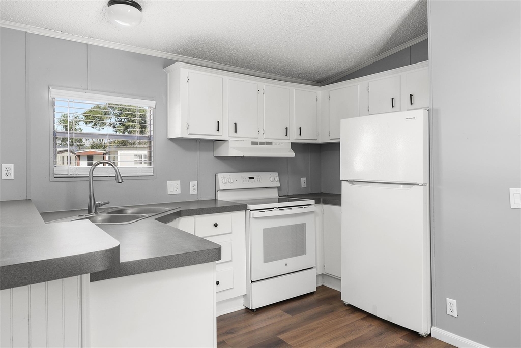 2222 N Austin Avenue - Photo 9