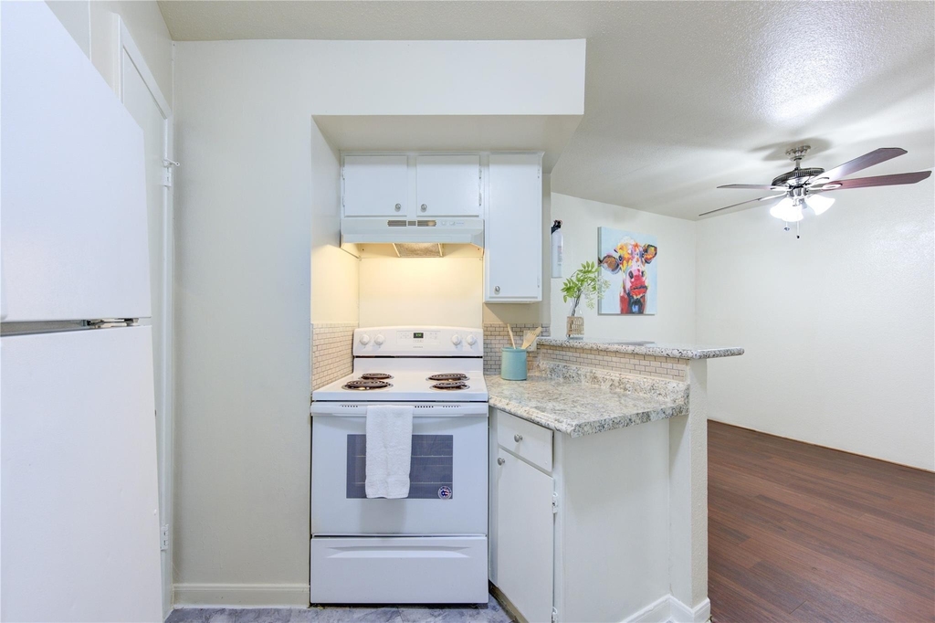 10811 Richmond Avenue - Photo 20