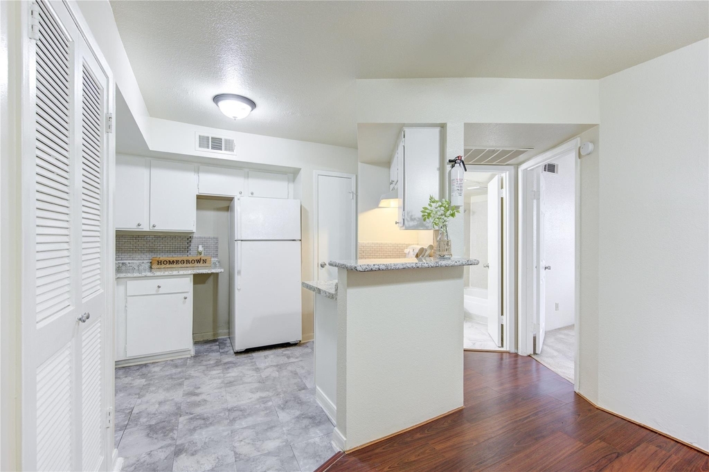 10811 Richmond Avenue - Photo 16