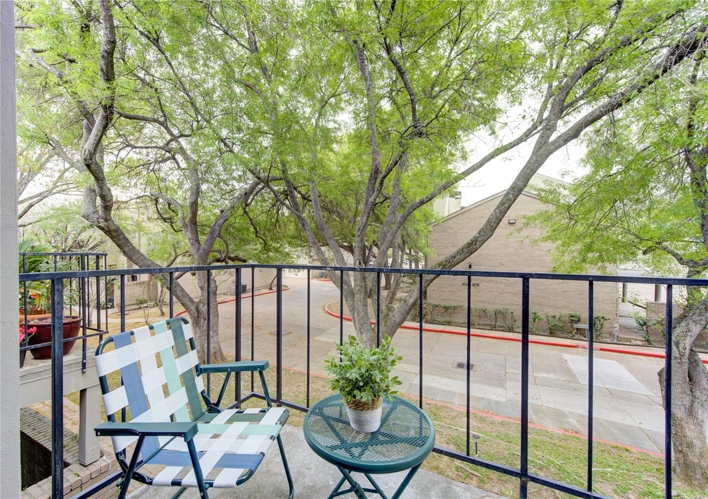 10811 Richmond Avenue - Photo 12