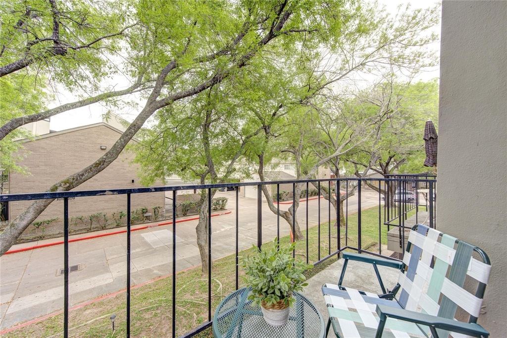 10811 Richmond Avenue - Photo 13