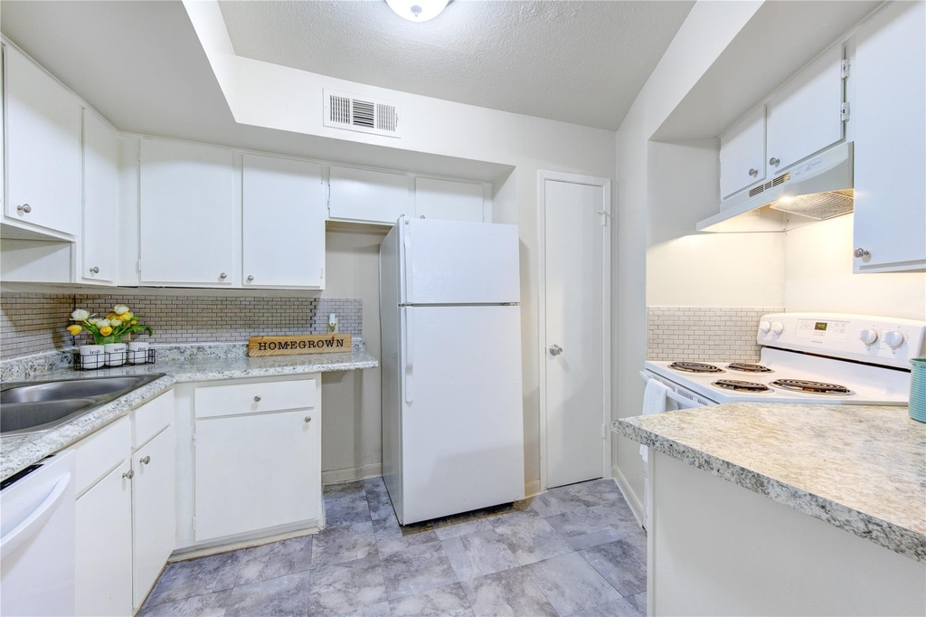 10811 Richmond Avenue - Photo 19