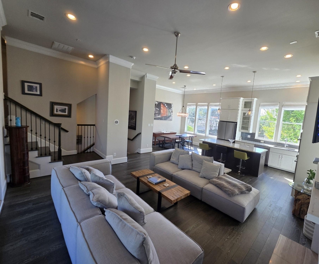 612 E 20th Street - Photo 3